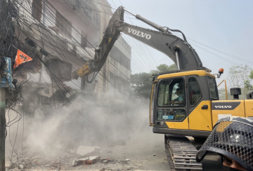 पर्साका विभिन्न स्थानको अतिक्रमण हटाइँदै, गण्डक नहर क्षेत्रमा ७ सयभन्दा बढी संरचना हटाइयो