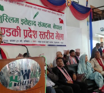 कांग्रेसको घमण्डले पोल्न थाल्यो, वामशक्ति मिल्न चाहेका छौँ : माधव नेपाल
