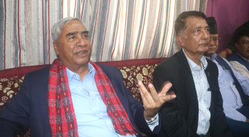 एमालेमा विवाद भइरहेका बेला देउवाले भने– पूर्वराष्ट्रपतिलाई राजनीतिमा आउन संविधानले रोक्दैन