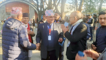 मतदानस्थल पुगे ईश्वर पोखरेल, भन्छन्– पार्टीभित्रको आन्तरिक चुनाव हो, केको ढुकढुक हुनु (भिडियो)