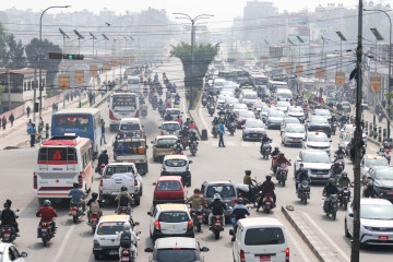 आइतबारको बिदाले पनि घटेन काठमाडाैंको जाम, के भन्छ ट्राफिक प्रहरी ? [तस्वीरहरू]