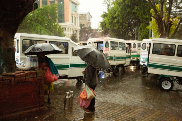 वर्षाले काठमाडौंमा बढ्यो ट्राफिक जाम