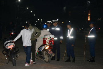 संवेदनशील निर्वाचन क्षेत्र मानिएको झापा- ५ मा निर्वाचनलक्षित रात्रिकालीन सुरक्षा जाँच सुरु (तस्वीरहरू)