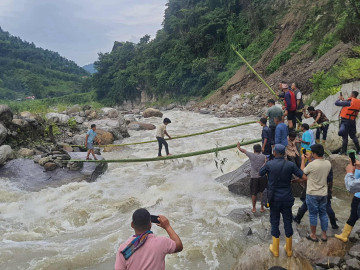 हिजो रातिदेखि इवाखोलामा फसेका चार जनाको सकुशल उद्धार