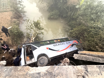 दाङमा बस दुर्घटना, २२ यात्री घाइते