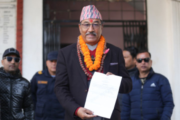 काठमाडौं– ५ मा कमल थापाले गराए उम्मेदवारी दर्ता