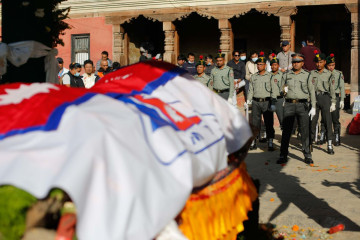 पहिलो सगरमाथा आरोही दलका सदस्य कान्छा शेर्पाको टेकुमा गरियो अन्त्येष्टि