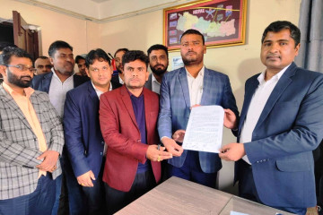 मधेशमा वनका कर्मचारीले अनावश्यक आरोप लगाएको भन्दै लेखाका कर्मचारीको विरोध