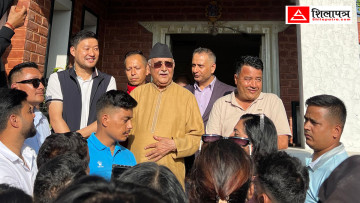 आफ्नो अस्थायी निवासमा पुगेका २ सयभन्दा बढी कार्यकर्तालाई ओलीले भने– हिम्मत नहारी अघि बढ्नुपर्छ