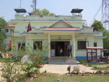 आफ्नै २० दिनको छोरालाई बन्धक बनाउने बुवालाई नियन्त्रण लिन खोज्दा डीएसपीमाथि चक्कु प्रहार  