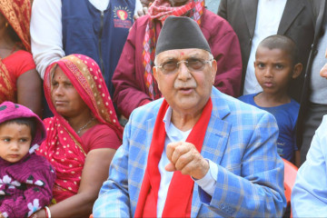 सहकारीकर्मीलाई ओलीले भने– तपाईंहरूले मात्रै भोट दिएर पुग्दैन, अरूलाई पनि दिन भन्नुस् 