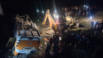 राप्ती बस दुर्घटनाका घाइतेको प्रभावकारी उपचार गर्न प्रधानमन्त्रीको निर्देशन