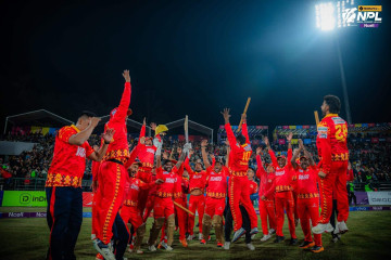 उत्कृष्ट खेलाडी बनेका रोहित पौडेलले पाए कार पुरस्कार, रुवेनले पाए ५ लाख