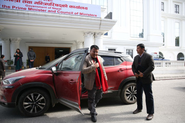 महेश बस्नेतलाई सिंहदरबार पठाएर ओलीले दिएको सन्देश