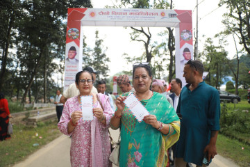 ‘विद्या भण्डारीको सन्देश’ भन्दै एमाले विधान महाधिवेशनस्थलमा बाँडिँदै छ हजारौँ चिट्ठी (तस्वीरहरू)
