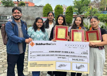 स्वयम्भू इन्टरनेसनल कलेजका टीयू टपर विद्यार्थीले पाए छात्रवृत्ति