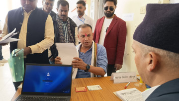 धनुषा ३ बाट रास्वपाका प्रवक्ता मनिष झाले गराए उम्मेदवारी दर्ता