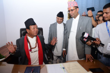 ‘शिक्षकलाई तलब कस्ले दिन्छ’ भन्ने पनि पत्तो पाएनन् शिक्षामन्त्री पुनले, सच्याए ‘स्टाटस्’
