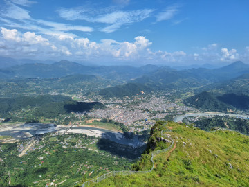 दसैँ सुरु भएसँगै मानुङकोटमा पर्यटकको चहलपहल