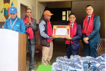 एनआईसी एशिया बैंकद्वारा ललितपुरको श्री सातकन्या आधारभूत विद्यालयका विद्यार्थीलाई पोशाक प्रदान