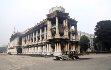 आगजनीपछि सिंहदरबारको अवस्था : अधिकांश मन्त्रालयका महत्त्वपूर्ण संरचनामा अपूरणीय क्षति, कैयौँ सामग्री लुटपाट