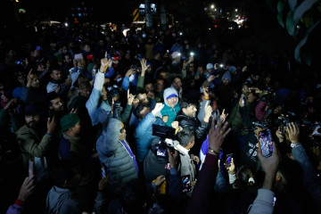 अदालतले रविलाई रिहा गर्नू भनेलगत्तै नख्खुमा उत्रियो समर्थकको भिड (तस्वीरहरू)