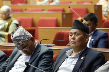 राष्ट्रियसभा बैठकमा मन्त्रीहरू निदाएपछि.... (तस्वीरहरू)