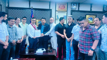 युवा संघको राईपक्षीय टोलीले नोटबन्दीको मागसहित कार्यवाहक प्रधानमन्त्रीलाई बुझायो ज्ञापनपत्र