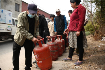 ग्यासको अवैध कारोबार भइरहेको थाहा पाउनुभो ? तत्काल यो नम्बरमा फोन गर्नुहोस्