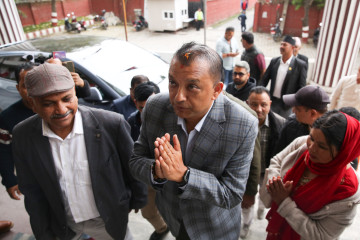 फर्किंदै गगन थापा, चुनावी समीक्षा गर्न म्याराथन बैठक गर्दै कांग्रेस