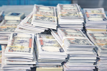 स्रोत नखुलेको १४ लाखसहित सिरहाबाट एक युवक पक्राउ