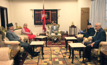 प्रधानमन्त्री र शीर्ष तीन नेतालाई शीतलनिवास बोलाएर के भने राष्ट्रपतिले ?