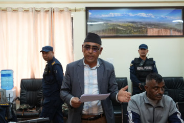 एमालेले काठमाडौंका सीडीओलाई विरोधपत्र बुझाउँदै भन्यो– न्यायका लागि लडिरहनेछौँ