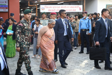काठमाडाैं प्रशासन कार्यालयमा पुगिन् प्रधानमन्त्री कार्की [तस्वीरहरू]