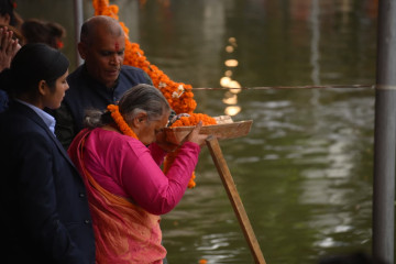 छठ पूजाका लागि प्रधानमन्त्री कार्की कमलपोखरीमा (तस्वीरहरू)
