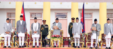 ओलीले लिए प्रधानमन्त्रीको शपथ, प्रचण्ड पनि शीतलनिवासमा