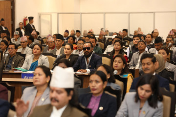 प्रतिनिधिसभामा हरेक महिनाको पहिलो हप्ता प्रधानमन्त्रीसँग प्रश्नोत्तर हुने