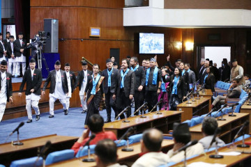 पोशाकबाट रास्वपाको विरोध, शुक्रबार छोडे संसद 