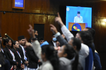 अर्थमन्त्रीले जवाफ दिइरहँदा रास्वपाले मानव तस्कर भन्दै नाराबाजी गरेपछि कांग्रेसको नियमापत्ति