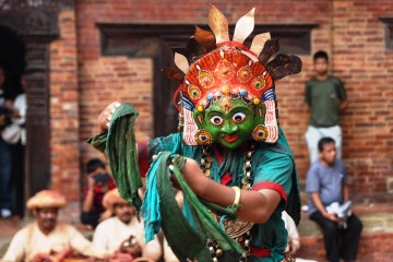 पाटन दरबार क्षेत्रको मूल चोकमा देखाइएको थेचो नवदुर्गा नाच (तस्वीरहरू)