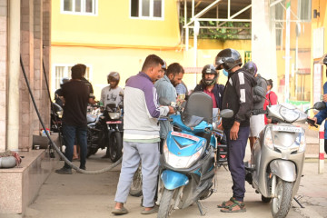 फेरि बढ्यो पेट्रोलियम पदार्थको भाउ, पेट्रोल लिटरको २१९ रुपैयाँ पुग्यो