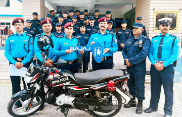 कास्कीको एक प्रहरी चौकीका प्रहरीले देउसीभैलो खेलेर किने मोटरसाइकल