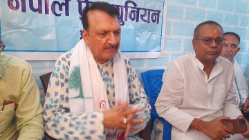 संसदलाई बन्धक बनाएर एमालेले अलोकतान्त्रिक चरित्र देखायो: अर्थमन्त्री महत