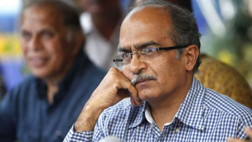 प्रशान्त भूषण भन्छन्– ट्रम्पले महाशक्तिको इज्जत ध्वस्त गरे, मोदीले भारतको