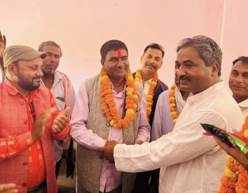 एमालेबाट निर्वाचित नगरप्रमुख पार्टी छाडेर आजपामा प्रवेश