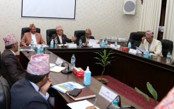 दल र उम्मेदवारलाई आयोगले भन्यो– मतदानको ४८ घण्टाअघिदेखि प्रचारप्रसचार बन्द गर्नू
