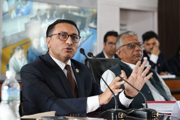 बेइमानी गरेको प्रमाण दिनुस्, अर्थमन्त्री मात्रै होइन, सार्वजनिक जीवन नै त्यागिदिन्छु :  स्वर्णिम वाग्ले
