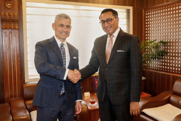 अर्थमन्त्री वाग्ले र अमेरिकी सहायक विदेशमन्त्री कपुरबीच भेटवार्ता, के-के भयाे कुराकानी ?