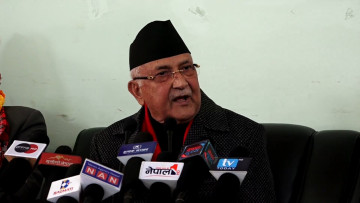 ओलीको दाबी– प्रचण्ड प्रधानमन्त्री बन्ने सम्भावना छैन, बरु मध्यावधि चुनाव हुन सक्छ 