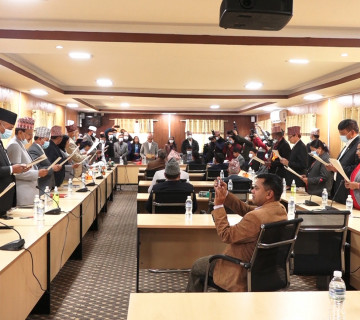 राष्ट्रियसभाका नवनिर्वाचित सांसदले लिए शपथ 